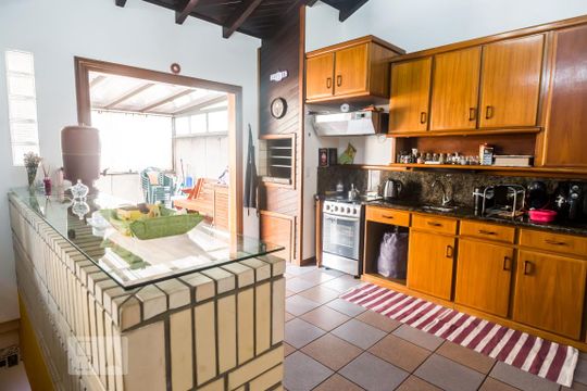 Cozinha de apartamento para alugar com 2 quartos, 147m² em Jardim Itu Sabará, Porto Alegre