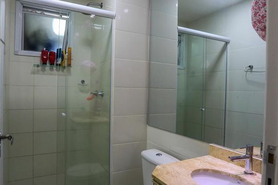 Banheiro de apartamento à venda com 2 quartos, 49m² em Jardim Celeste, São Paulo