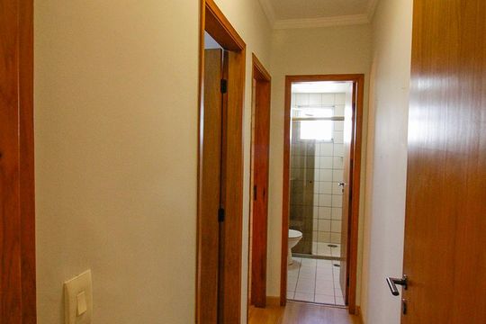 Corredor de apartamento para alugar com 2 quartos, 57m² em Vila Ipojuca, São Paulo