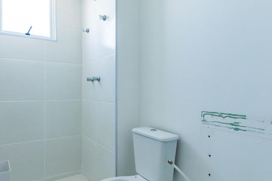 Banheiro de apartamento à venda com 2 quartos, 57m² em Bairro das Palmeiras, Campinas