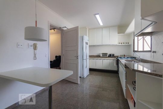 Cozinha de apartamento à venda com 3 quartos, 150m² em Cidade Monções, São Paulo