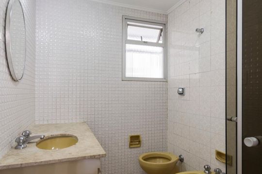 Banheiro social de apartamento à venda com 3 quartos, 127m² em Cambuci, São Paulo