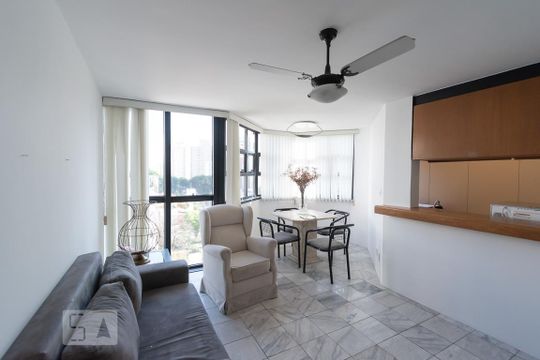 Apartamento para alugar com 1 quarto, 48m² em Campo Belo, São Paulo