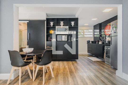 Cozinha de apartamento à venda com 1 quarto, 84m² em Cerqueira César, São Paulo
