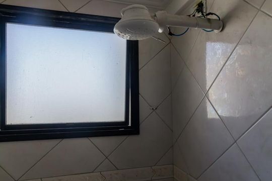 Chuveiro de apartamento para alugar com 2 quartos, 65m² em Vila Galvão, Guarulhos