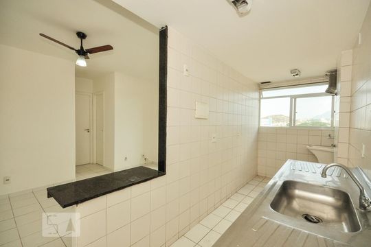 Cozinha e Área de Serviço de apartamento para alugar com 2 quartos, 60m² em Taquara, Rio de Janeiro