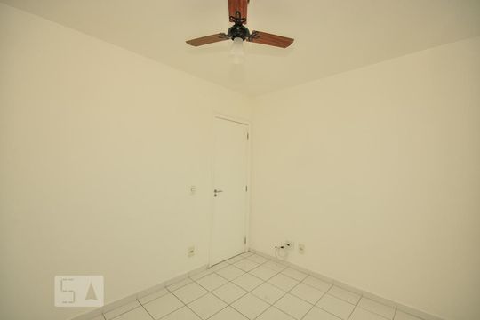 Quarto 1 de apartamento para alugar com 2 quartos, 60m² em Taquara, Rio de Janeiro