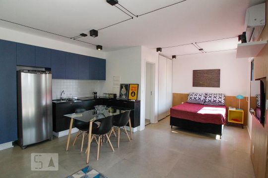 Sala de kitnet/studio para alugar com 1 quarto, 42m² em Vila Pompéia, São Paulo
