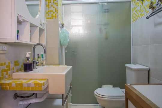Banheiro social de apartamento à venda com 2 quartos, 82m² em Pinheiros, São Paulo
