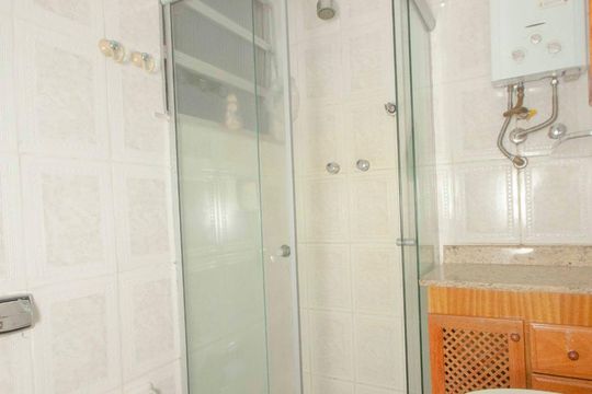 Banheiro de apartamento à venda com 1 quarto, 50m² em Tijuca, Rio de Janeiro