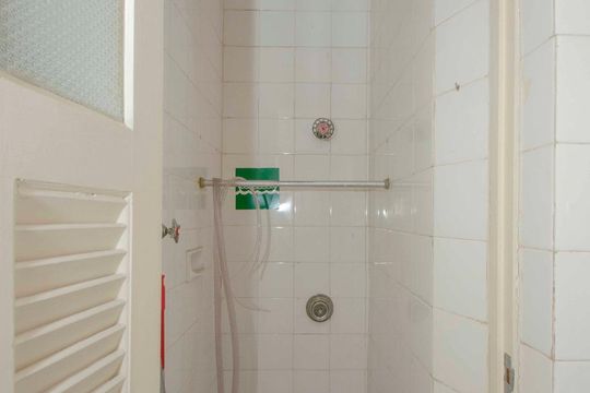Banheiro de Serviço de apartamento à venda com 1 quarto, 50m² em Tijuca, Rio de Janeiro