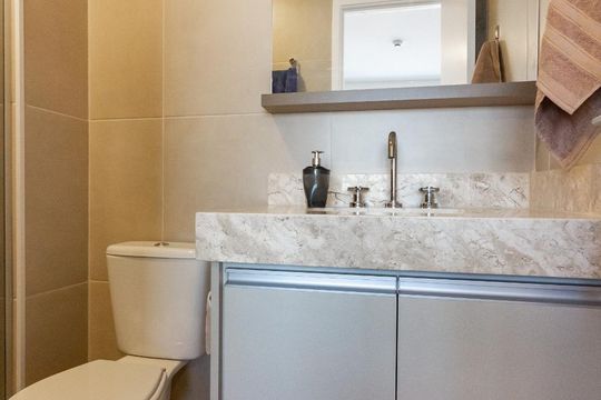 Banheiro  de kitnet/studio para alugar com 1 quarto, 32m² em Centro, Osasco