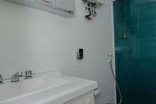 Banheiro de apartamento à venda com 2 quartos, 70m² em Cidade Nova, Rio de Janeiro