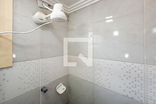 Banheiro de apartamento para alugar com 1 quarto, 18m² em Vila Deodoro, São Paulo