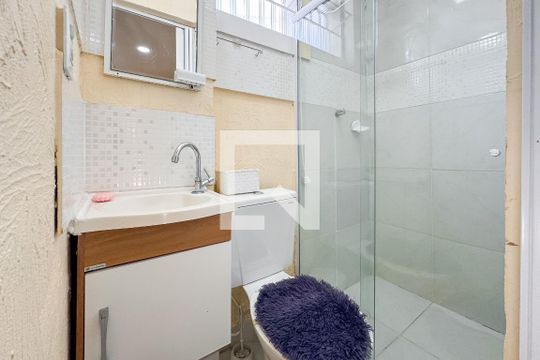 Banheiro de apartamento para alugar com 1 quarto, 18m² em Vila Deodoro, São Paulo