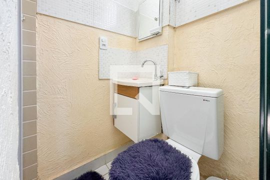 Banheiro de apartamento para alugar com 1 quarto, 18m² em Vila Deodoro, São Paulo