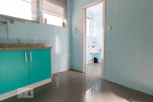 Cozinha de apartamento à venda com 3 quartos, 76m² em Menino Deus, Porto Alegre