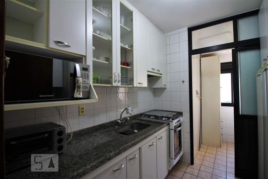 Cozinha de apartamento para alugar com 2 quartos, 62m² em Vila Andrade, São Paulo
