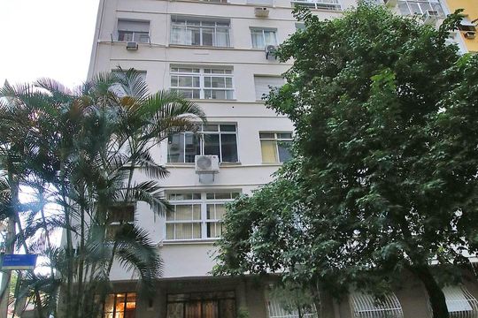 Fachada do Prédio. de apartamento à venda com 1 quarto, 45m² em Copacabana, Rio de Janeiro