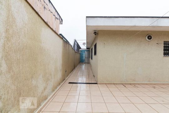 Quintal dos fundos de casa para alugar com 2 quartos, 150m² em Parque Jabaquara, São Paulo