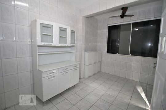 Cozinha de casa de condomínio à venda com 2 quartos, 240m² em Tanque, Rio de Janeiro