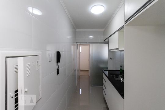 Cozinha de apartamento para alugar com 2 quartos, 65m² em Vila Bertioga, São Paulo
