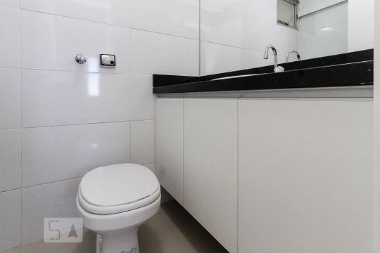 Banheiro de apartamento para alugar com 2 quartos, 65m² em Vila Bertioga, São Paulo