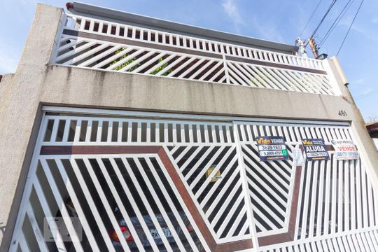 Fachada  de casa para alugar com 3 quartos, 186m² em Jardim Peri, Osasco