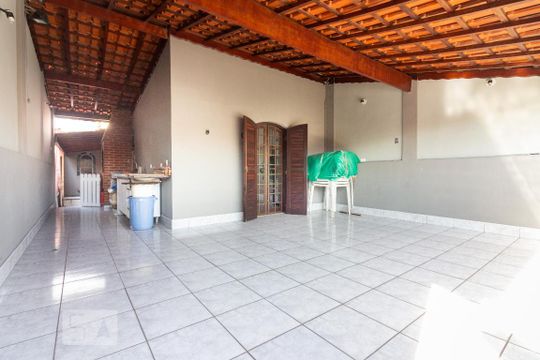 Quintal  de casa para alugar com 3 quartos, 186m² em Jardim Peri, Osasco