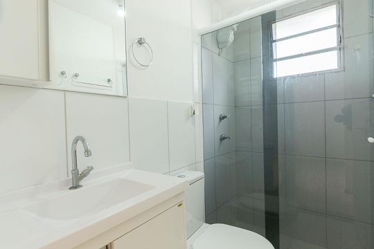 Banheiro de apartamento à venda com 2 quartos, 43m² em Jardim Nova Europa, Campinas