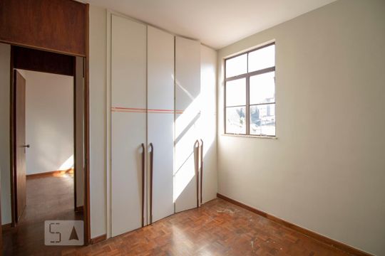 Quarto 02 de apartamento para alugar com 3 quartos, 90m² em Santa Efigênia, Belo Horizonte