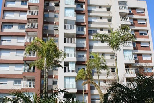 Fachada do bloco de apartamento para alugar com 1 quarto, 70m² em Vila Anglo Brasileira, São Paulo