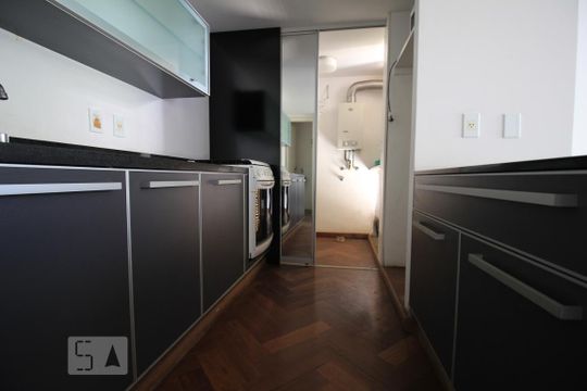 Cozinha de apartamento para alugar com 1 quarto, 70m² em Jardim Fonte do Morumbi, São Paulo