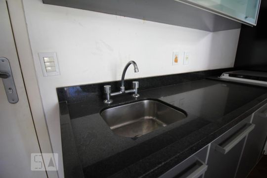 Pia de apartamento para alugar com 1 quarto, 70m² em Jardim Fonte do Morumbi, São Paulo