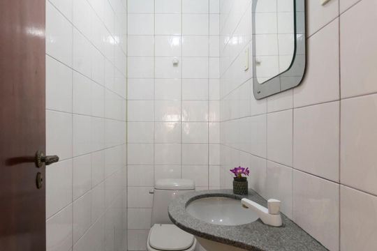 Lavabo de casa para alugar com 3 quartos, 250m² em Bosque da Saúde, São Paulo