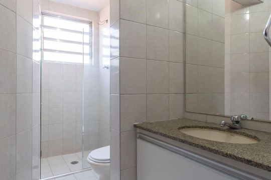 Quarto 2 - Suíte/ Banheiro de casa para alugar com 3 quartos, 250m² em Bosque da Saúde, São Paulo