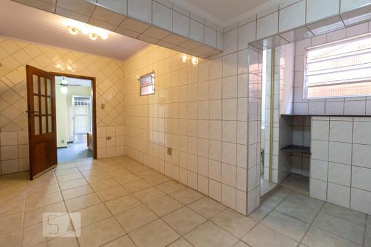 Cozinha de casa para alugar com 1 quarto, 25m² em Jardim Aeroporto, São Paulo