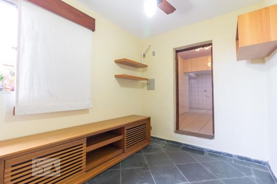 Casa para alugar com 1 quarto, 25m² em Jardim Aeroporto, São Paulo