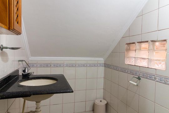 Lavabo de casa para alugar com 1 quarto, 25m² em Jardim Aeroporto, São Paulo