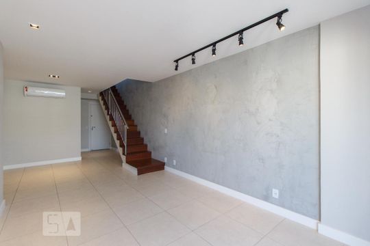 Sala (primeiro andar) de apartamento à venda com 3 quartos, 215m² em Barra da Tijuca, Rio de Janeiro