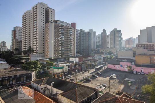 Quarto 1 vista de apartamento para alugar com 2 quartos, 44m² em Pinheiros, São Paulo