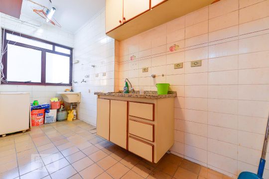 Cozinha de apartamento para alugar com 1 quarto, 70m² em Pinheiros, São Paulo