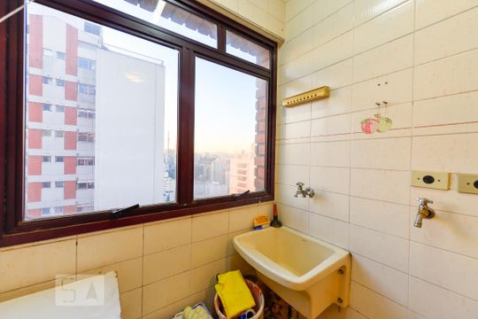 Area Serviço de apartamento para alugar com 1 quarto, 70m² em Pinheiros, São Paulo