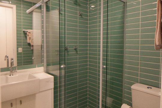 Banheiro de kitnet/studio para alugar com 1 quarto, 30m² em Centro, São Paulo