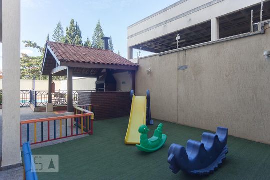 Dependências do condominio - playground  de apartamento para alugar com 2 quartos, 69m² em Vila Santana, Campinas