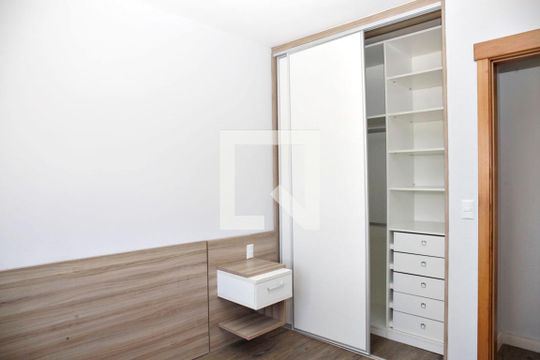 Quarto de apartamento à venda com 1 quarto, 51m² em Vila Ipiranga, Porto Alegre