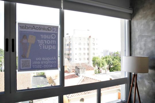 Plaquinha de apartamento à venda com 1 quarto, 51m² em Vila Ipiranga, Porto Alegre