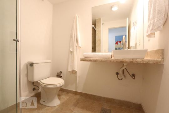 banheiro de apartamento para alugar com 2 quartos, 120m² em Real Parque, São Paulo