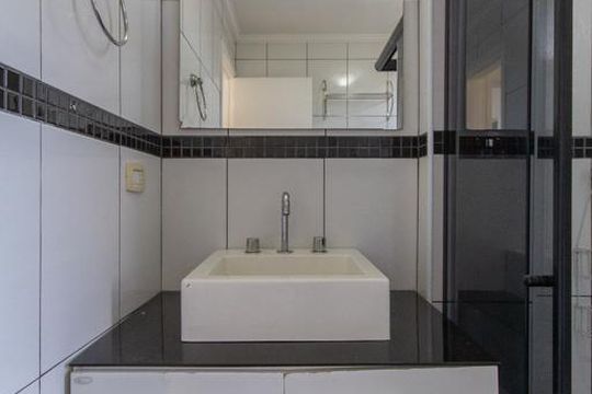Banheiro de apartamento para alugar com 2 quartos, 71m² em Jardim Londrina, São Paulo