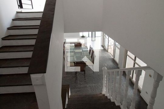 Escada de casa à venda com 5 quartos, 560m² em Vila Tramontano, São Paulo